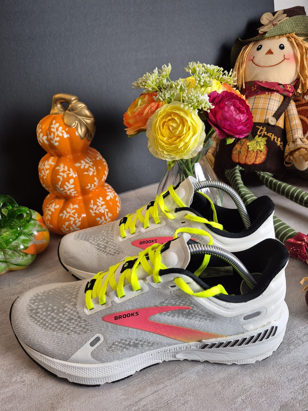 Brooks Women’s White Running Shoes with Neon Yellow Laces and Pink. Size 9.5